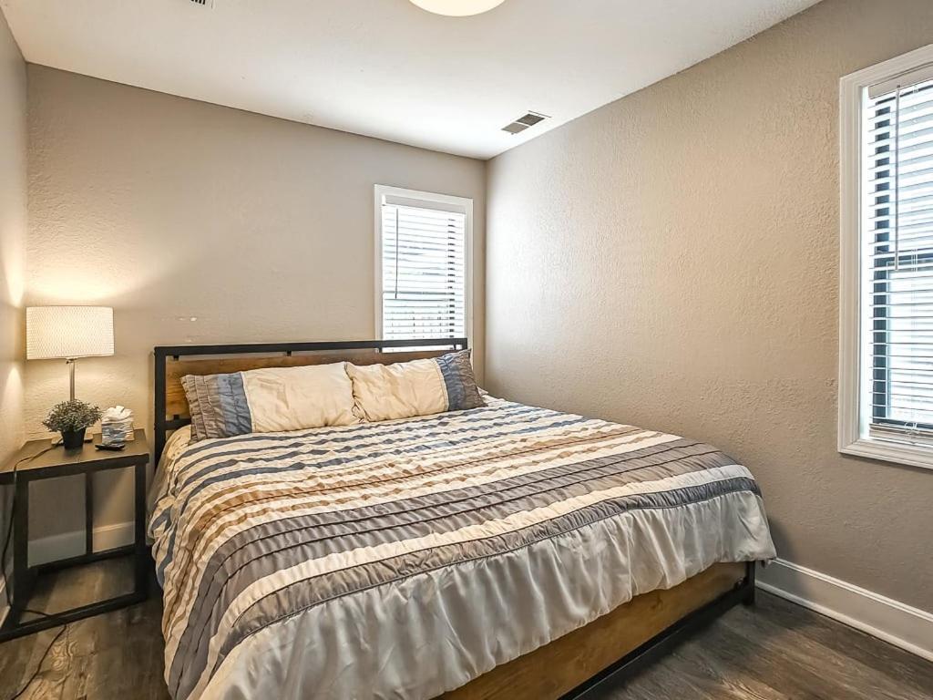 Heart Of Westport 1Br Villa Канзас Сити Екстериор снимка