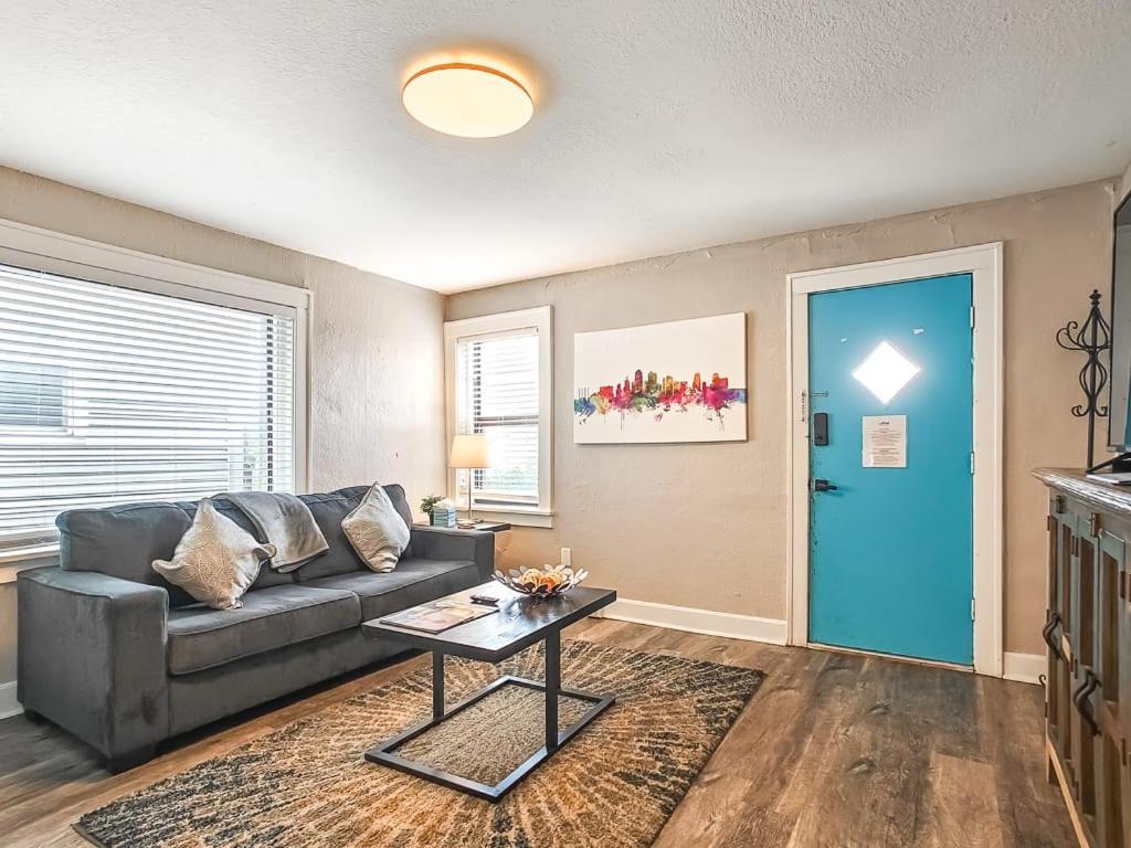 Heart Of Westport 1Br Villa Канзас Сити Екстериор снимка
