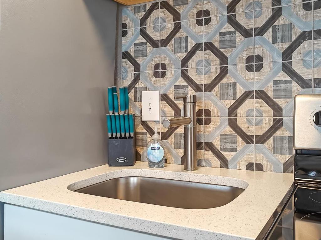 Heart Of Westport 1Br Villa Канзас Сити Екстериор снимка