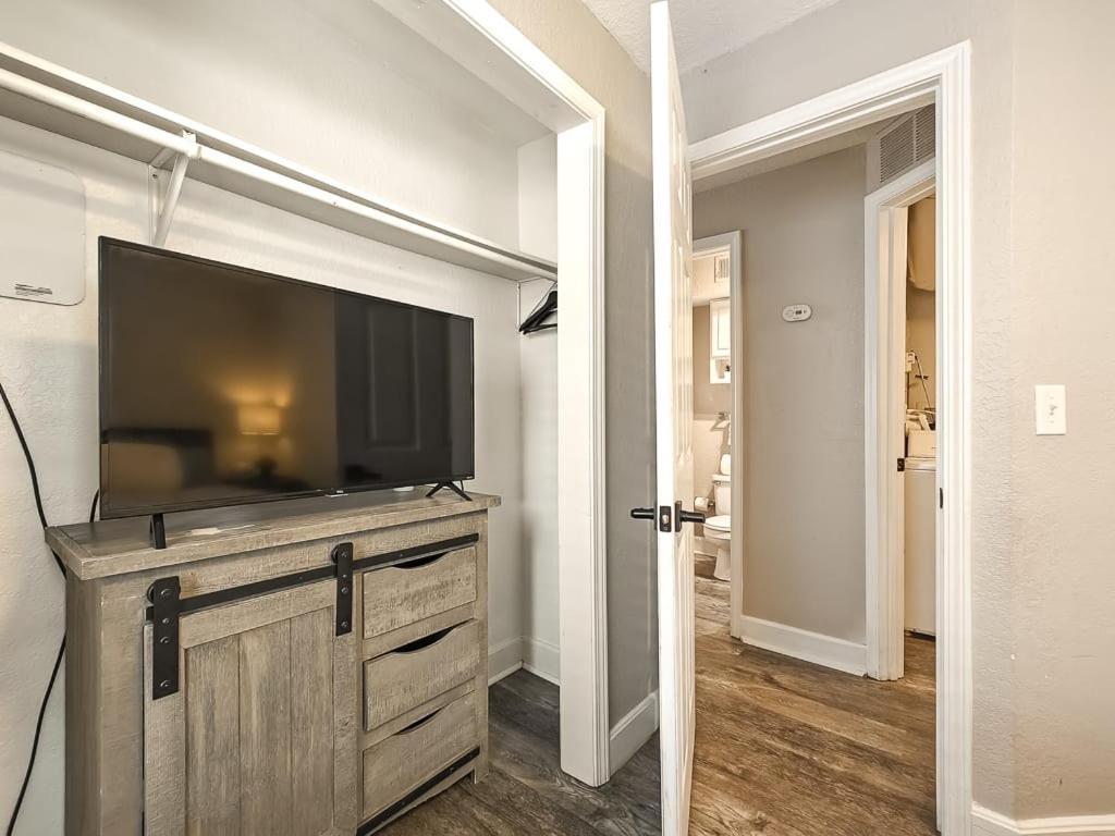 Heart Of Westport 1Br Villa Канзас Сити Екстериор снимка