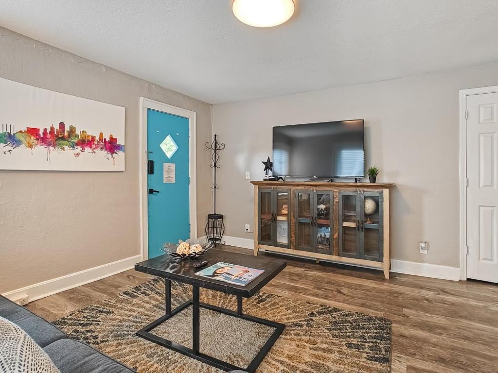 Heart Of Westport 1Br Villa Канзас Сити Екстериор снимка